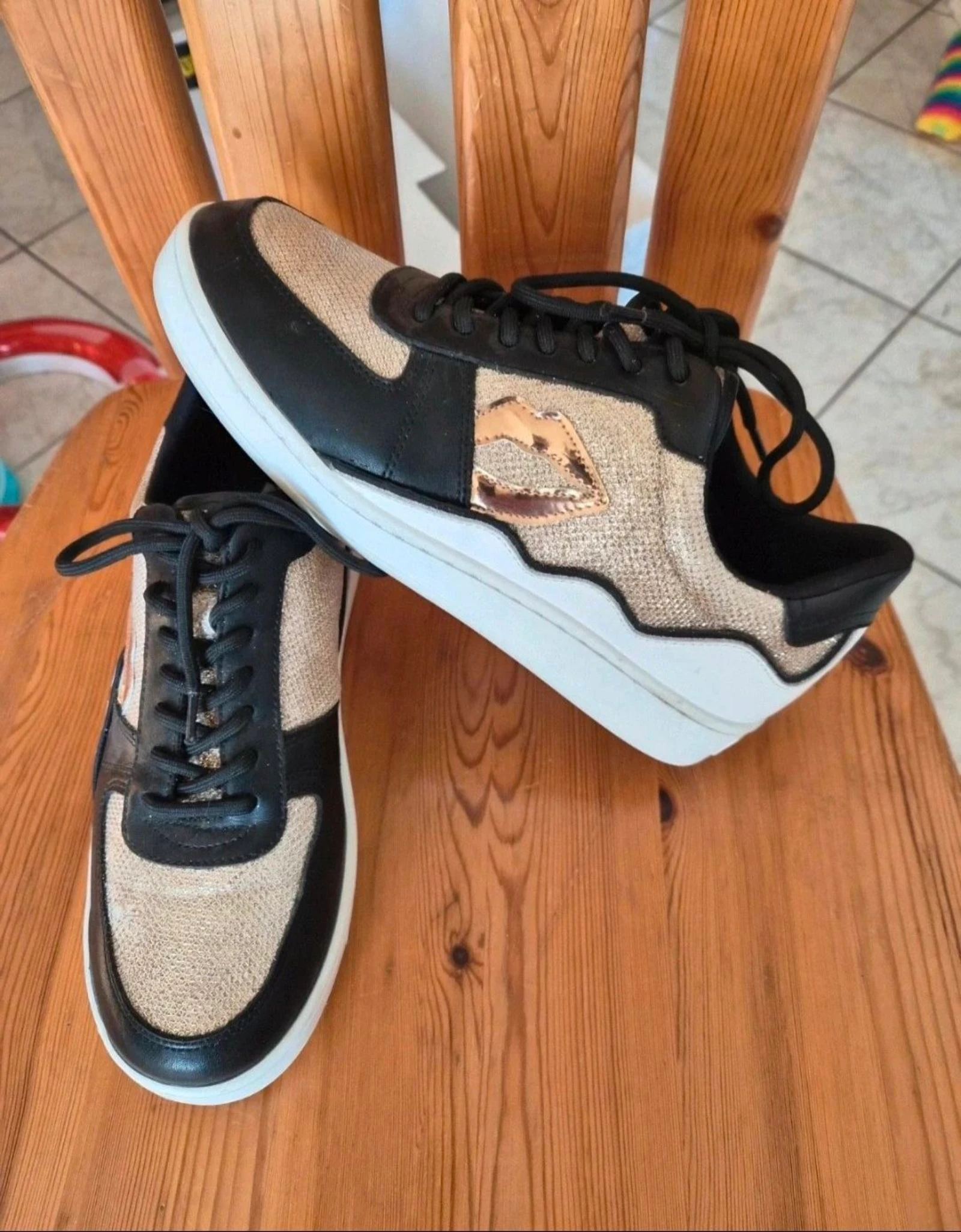 Baskets Bons Baisers de Paname noir/or pointure 40